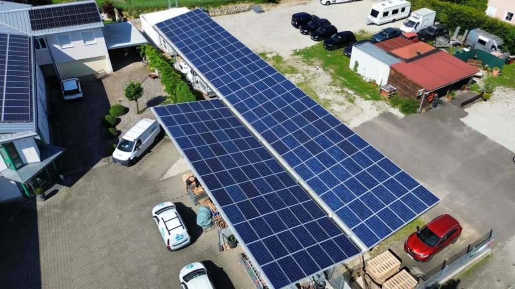 Solaranlagenreinigung - CleaningSystems Gebäudemanagement GmbH