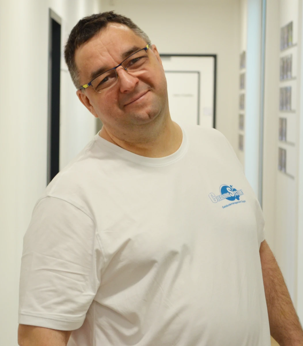 SEBASTIAN S. - Teppich- & Polsterreinigung (Flecken, Gerüche, Pflege)