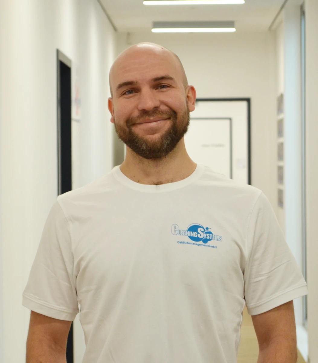 VITALII S. - Treppenhaus & Gemeinschaftsflächen (Mehrfamilienhäuser, Eingänge)